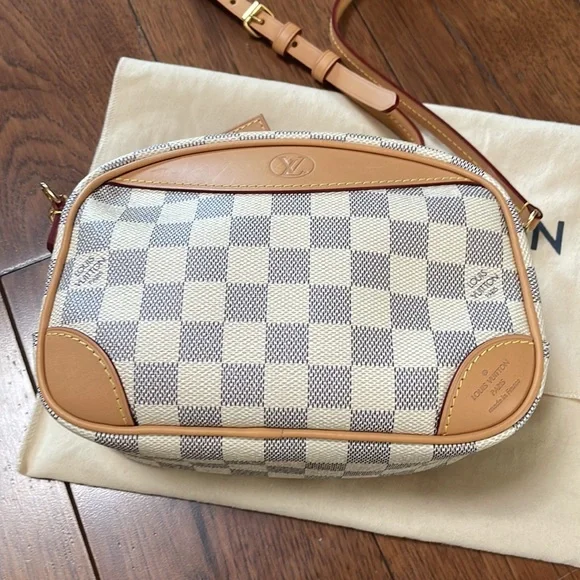 AUTHENTIC LOUIS VUITTON BAG - Picture 5 of 16